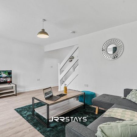 Wolverhampton - Amazing 3 Bedroom, Sleeps 6, Wi-Fi - Jrr Stays Экстерьер фото