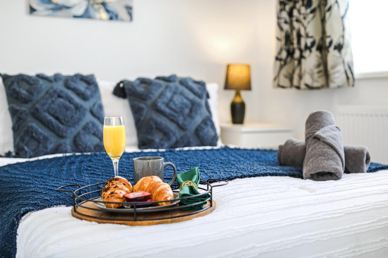 Wolverhampton - Amazing 3 Bedroom, Sleeps 6, Wi-Fi - Jrr Stays Экстерьер фото
