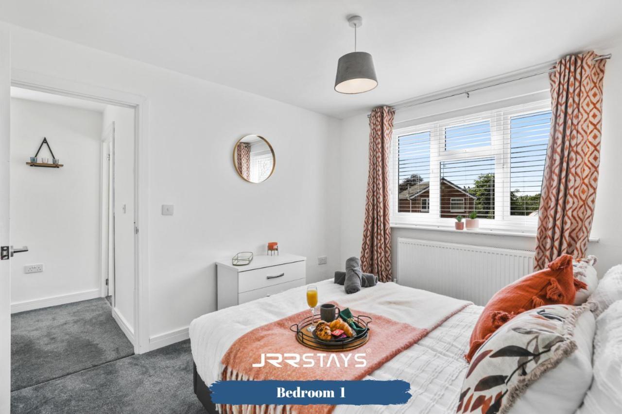 Wolverhampton - Amazing 3 Bedroom, Sleeps 6, Wi-Fi - Jrr Stays Экстерьер фото