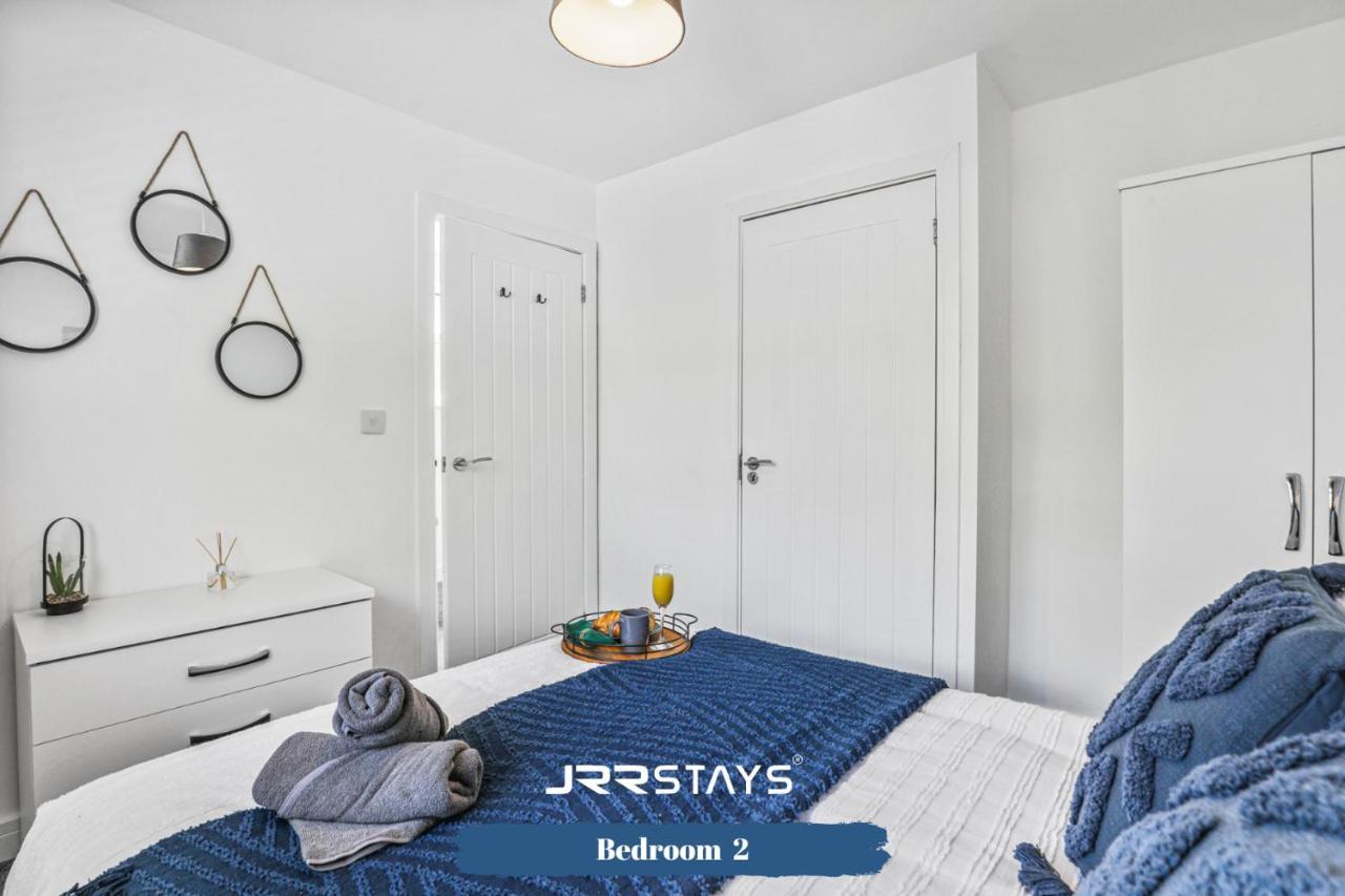 Wolverhampton - Amazing 3 Bedroom, Sleeps 6, Wi-Fi - Jrr Stays Экстерьер фото