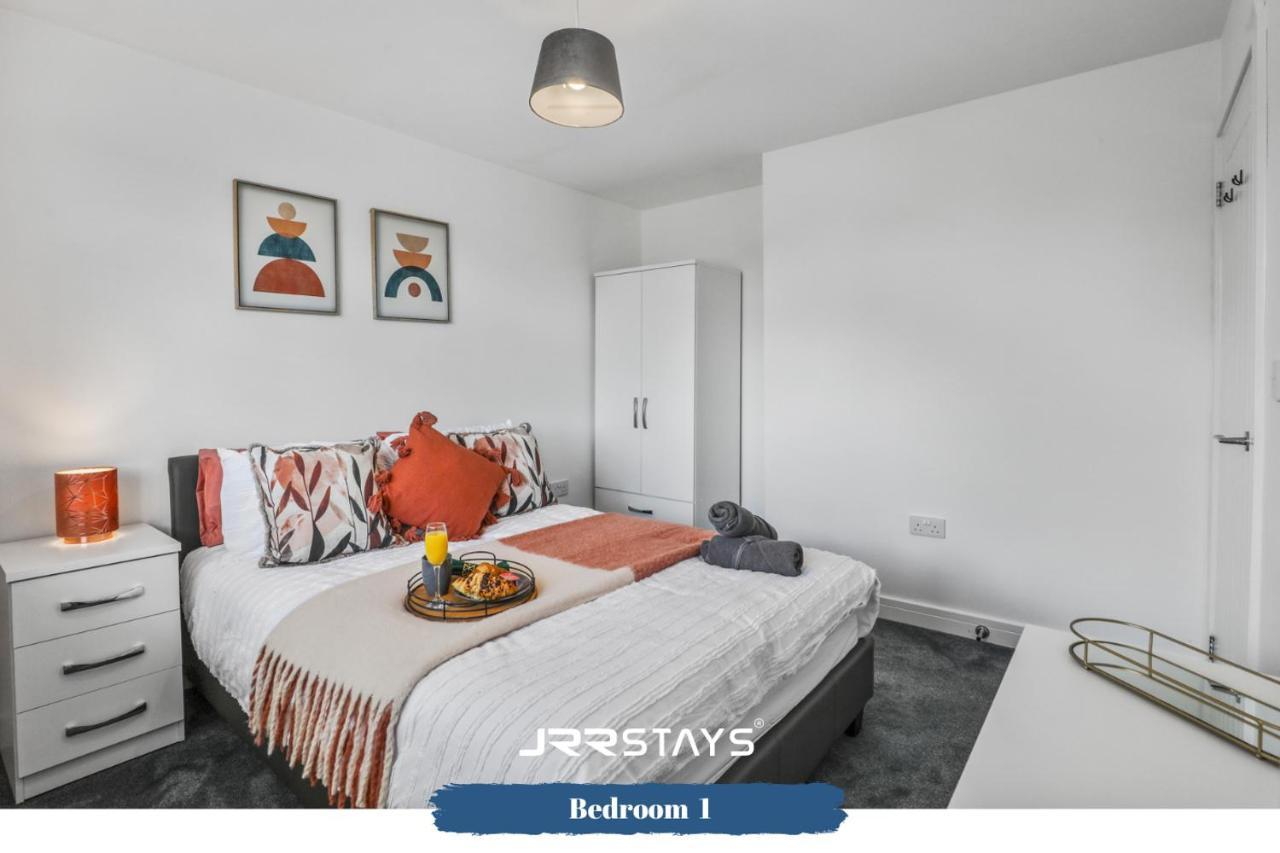 Wolverhampton - Amazing 3 Bedroom, Sleeps 6, Wi-Fi - Jrr Stays Экстерьер фото