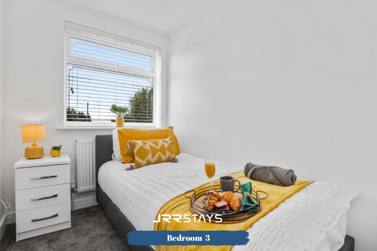 Wolverhampton - Amazing 3 Bedroom, Sleeps 6, Wi-Fi - Jrr Stays Экстерьер фото
