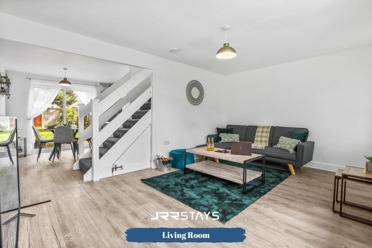 Wolverhampton - Amazing 3 Bedroom, Sleeps 6, Wi-Fi - Jrr Stays Экстерьер фото