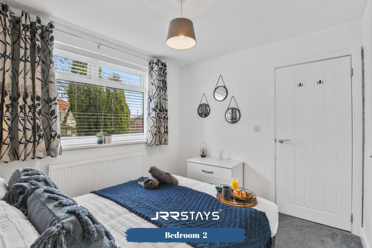 Wolverhampton - Amazing 3 Bedroom, Sleeps 6, Wi-Fi - Jrr Stays Экстерьер фото