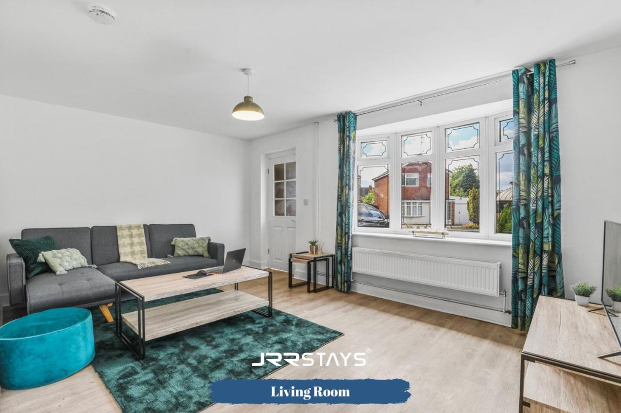 Wolverhampton - Amazing 3 Bedroom, Sleeps 6, Wi-Fi - Jrr Stays Экстерьер фото