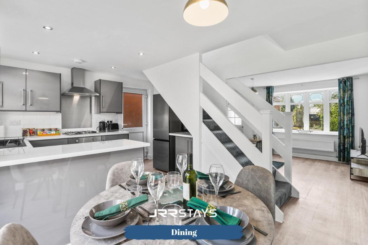 Wolverhampton - Amazing 3 Bedroom, Sleeps 6, Wi-Fi - Jrr Stays Экстерьер фото