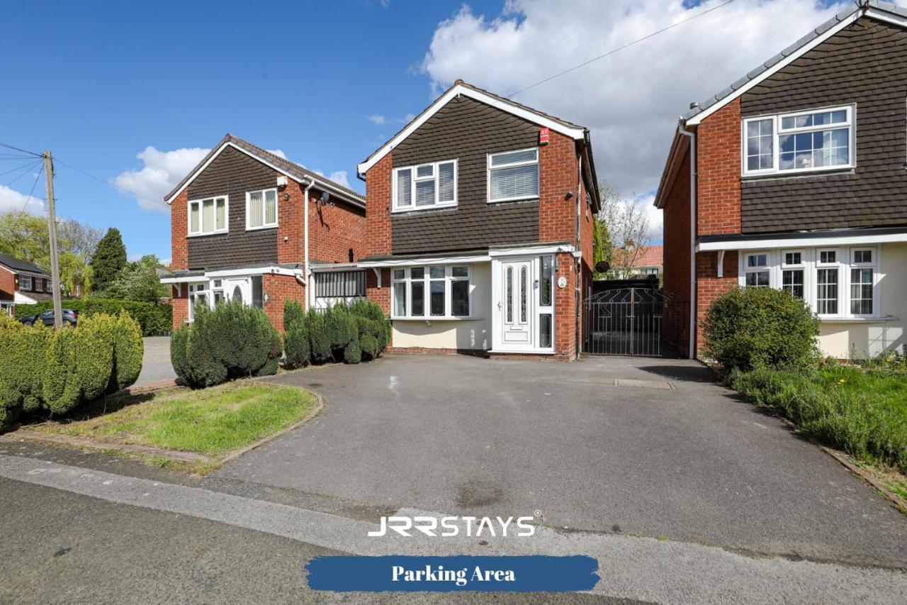 Wolverhampton - Amazing 3 Bedroom, Sleeps 6, Wi-Fi - Jrr Stays Экстерьер фото