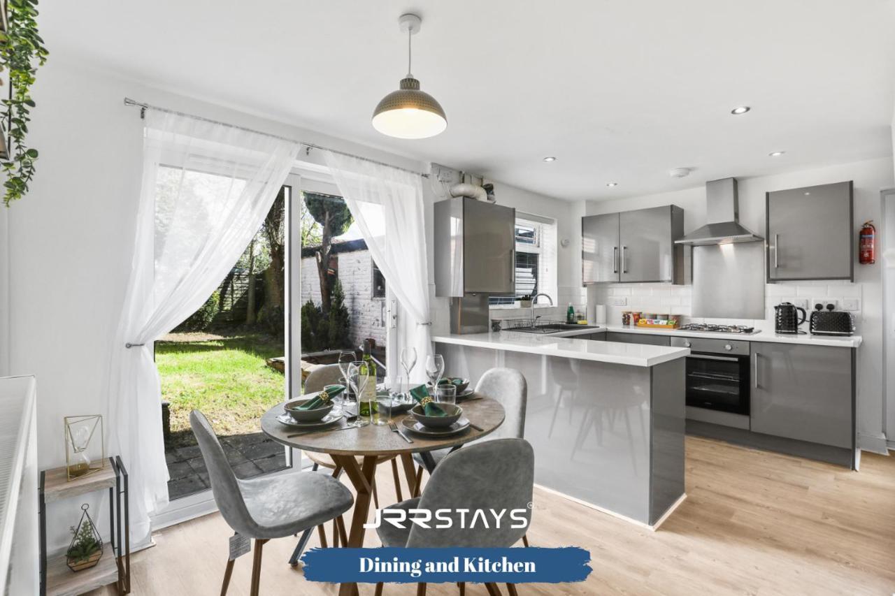 Wolverhampton - Amazing 3 Bedroom, Sleeps 6, Wi-Fi - Jrr Stays Экстерьер фото