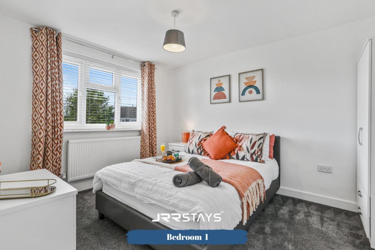 Wolverhampton - Amazing 3 Bedroom, Sleeps 6, Wi-Fi - Jrr Stays Экстерьер фото