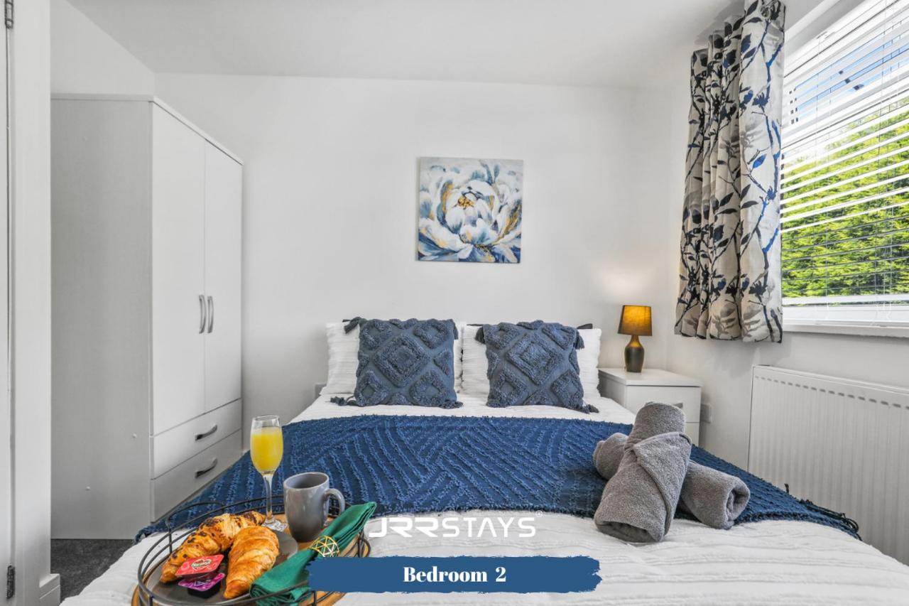 Wolverhampton - Amazing 3 Bedroom, Sleeps 6, Wi-Fi - Jrr Stays Экстерьер фото